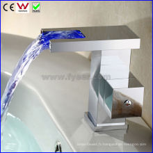 Chine Robinet de robinet de bassin en laiton de cascade de LED tout neuf (FD15057F)